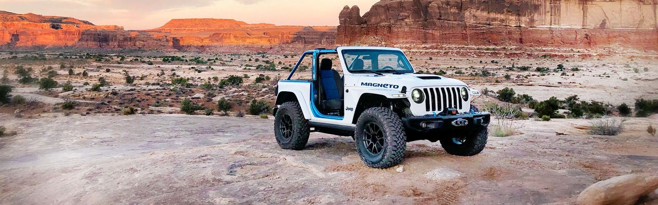 emission-free vehicle Jeep Magneto in the desert