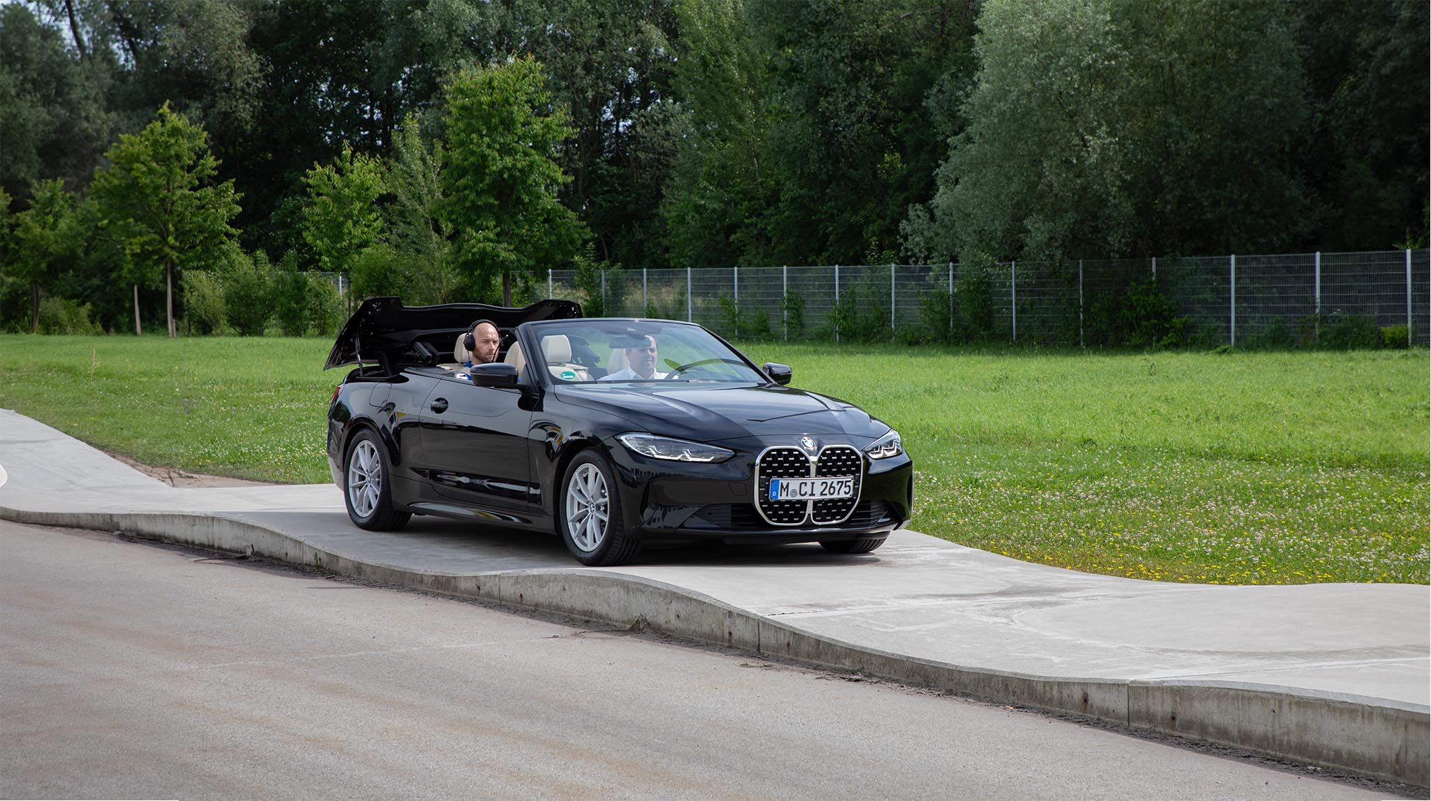 Stiffness tests of a convertible roof