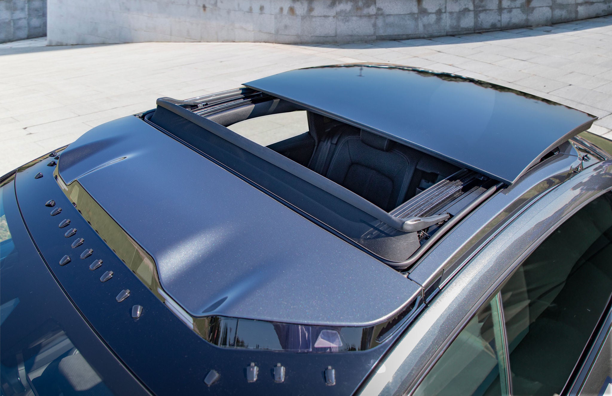 Autonomous driving: Webasto offers elegant integration of sensors into ...