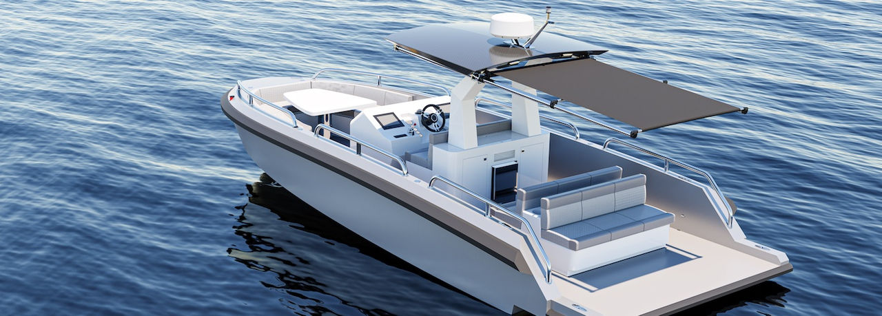 Freizeitboot mit T-Top und ausfahrbarer Sonnenschutzmarkise, präsentiert Webasto‑Systemlösungen für Marineanwendungen im Rahmen der METSTRADE‑Pressemitteilung.