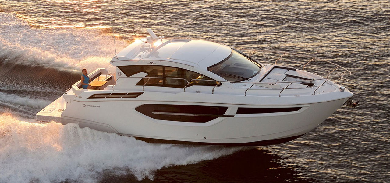 Luxury yacht underway highlighting Webasto marine system partner solutions for yachts, integrating electrification and thermal management for OEMs and owners.