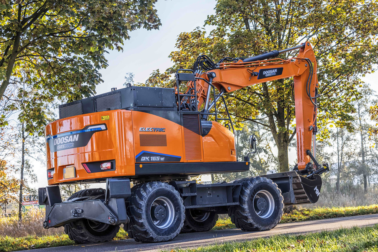 Doosan DX165W electric wheeled excavator highlighting Webasto electrification solutions for construction equipment, battery & thermal management.