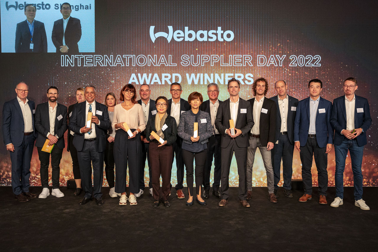 Webasto International Supplier Day 2022 award winners on stage, showcasing global supplier excellence and strategic partnerships as global systems partner.