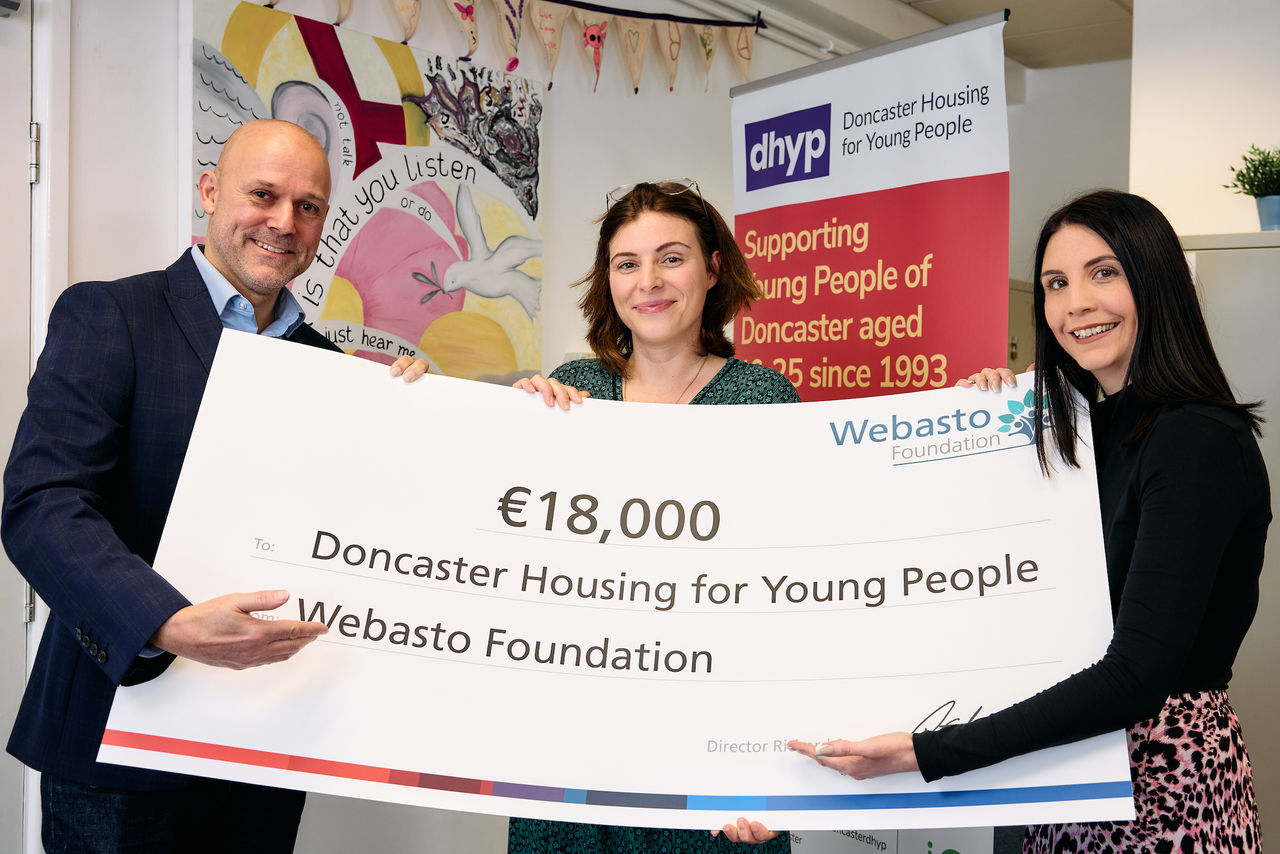 Webasto Foundation presents €18,000 to Doncaster Housing for Young People, reinforcing Webasto’s community support for youth housing and social inclusion.