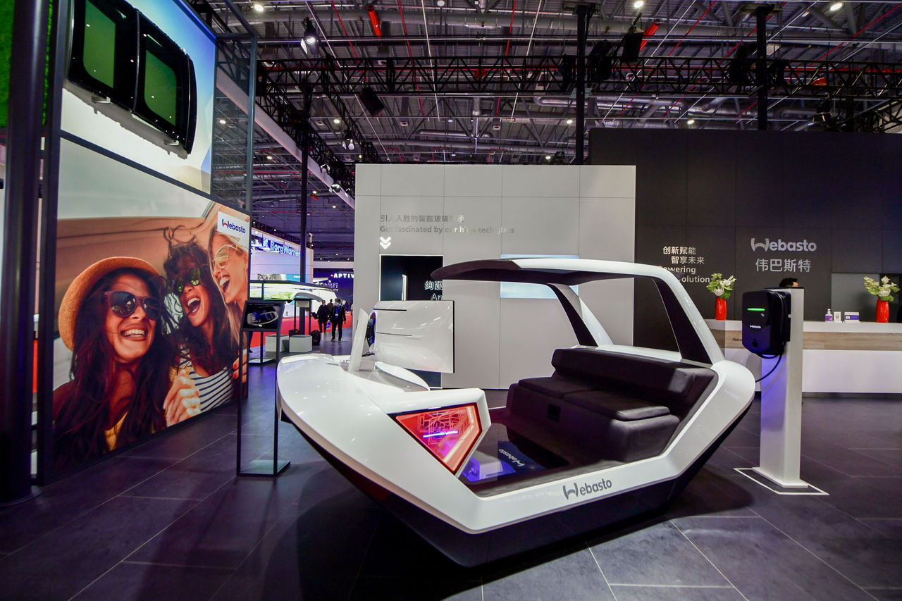 Webasto concept electric vehicle lounge demonstrator with integrated EV charging at a trade fair, showcasing modular e‑mobility solutions as system partner.